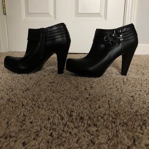 Black High heel ankle booties size 8